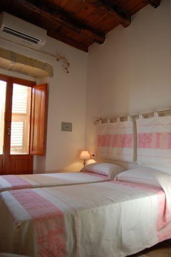 Bed and Breakfast Note Sulla Piazza Кальяри Номер фото