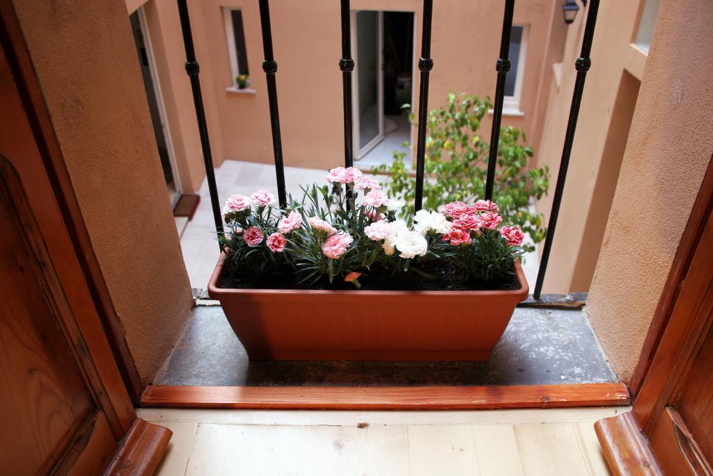 Bed and Breakfast Note Sulla Piazza Кальяри Экстерьер фото