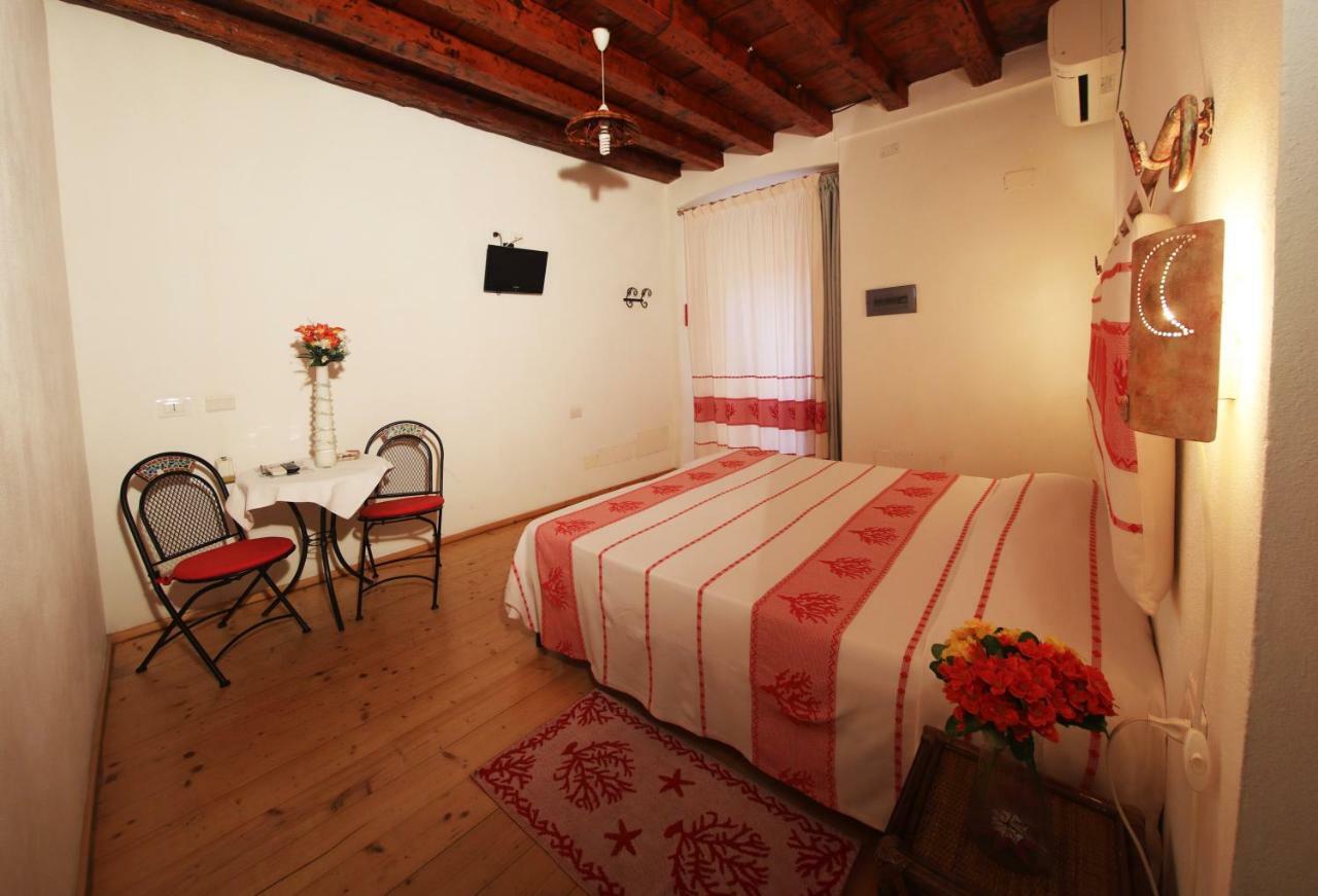 Bed and Breakfast Note Sulla Piazza Кальяри Экстерьер фото
